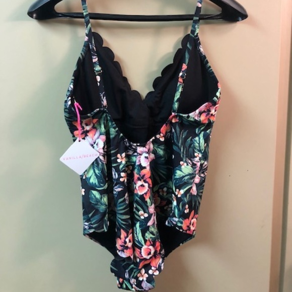 Vanilla Beach one piece floral swimsuit - Picture 3 of 4